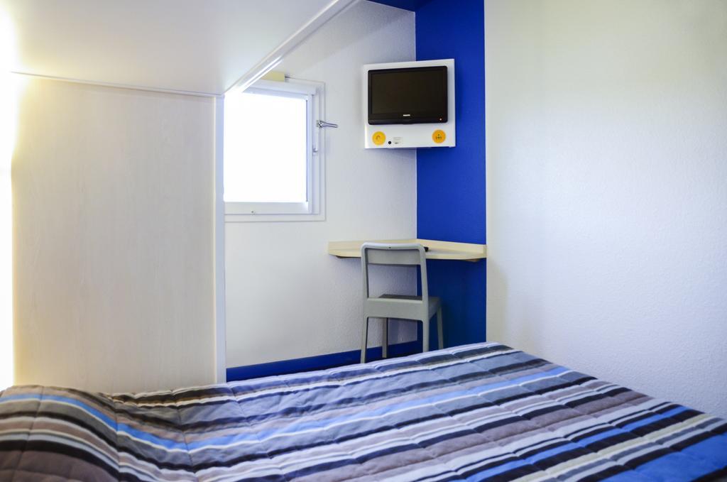 Enzo Hotel 1Er Prix Coudes Exteriör bild